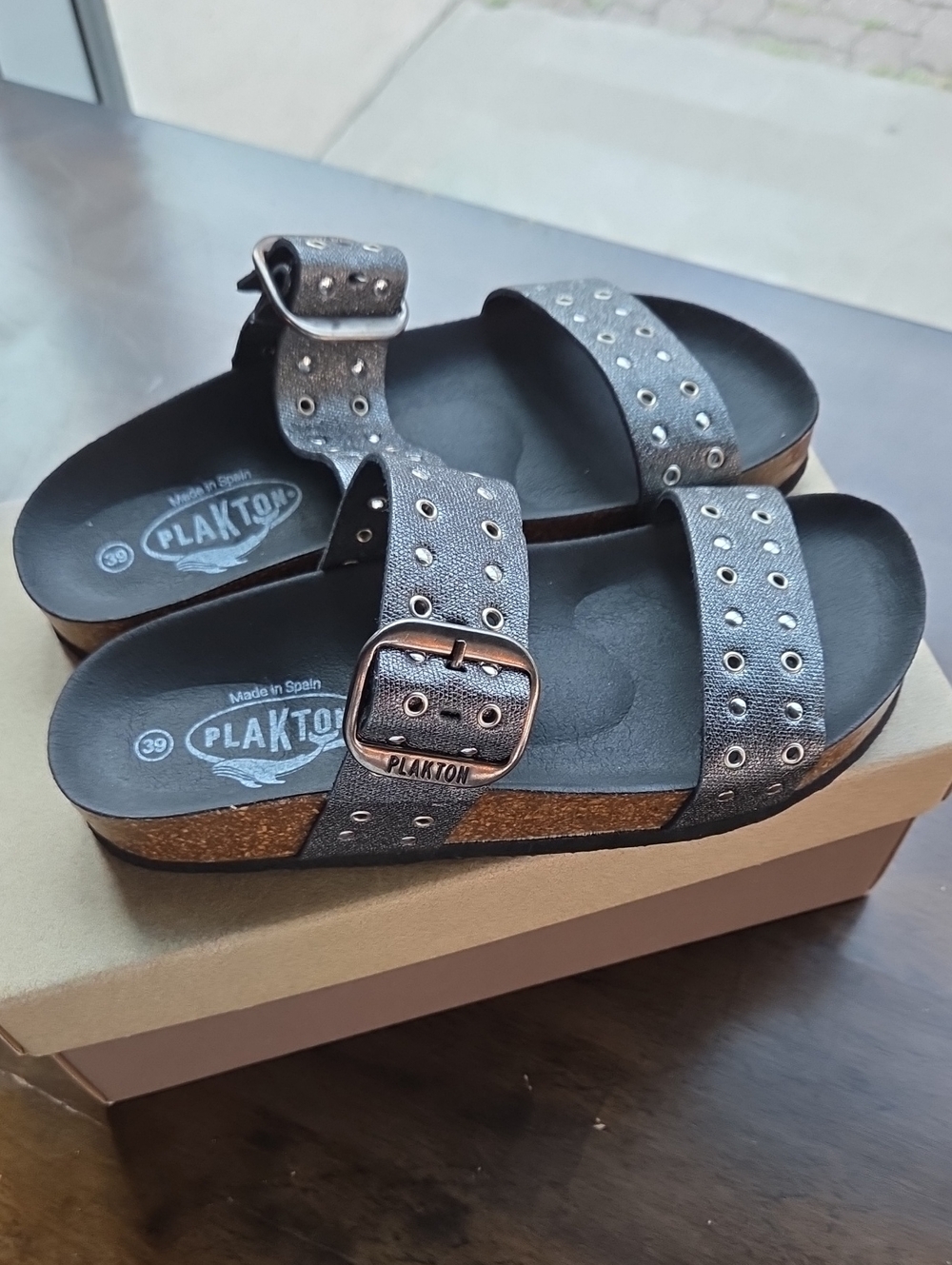Plakton Size 8  EU 39 Women's Metallic Black/Gray Leather Double Strap Sandals
